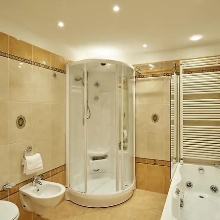 Hotel Meditur Bologna 4*